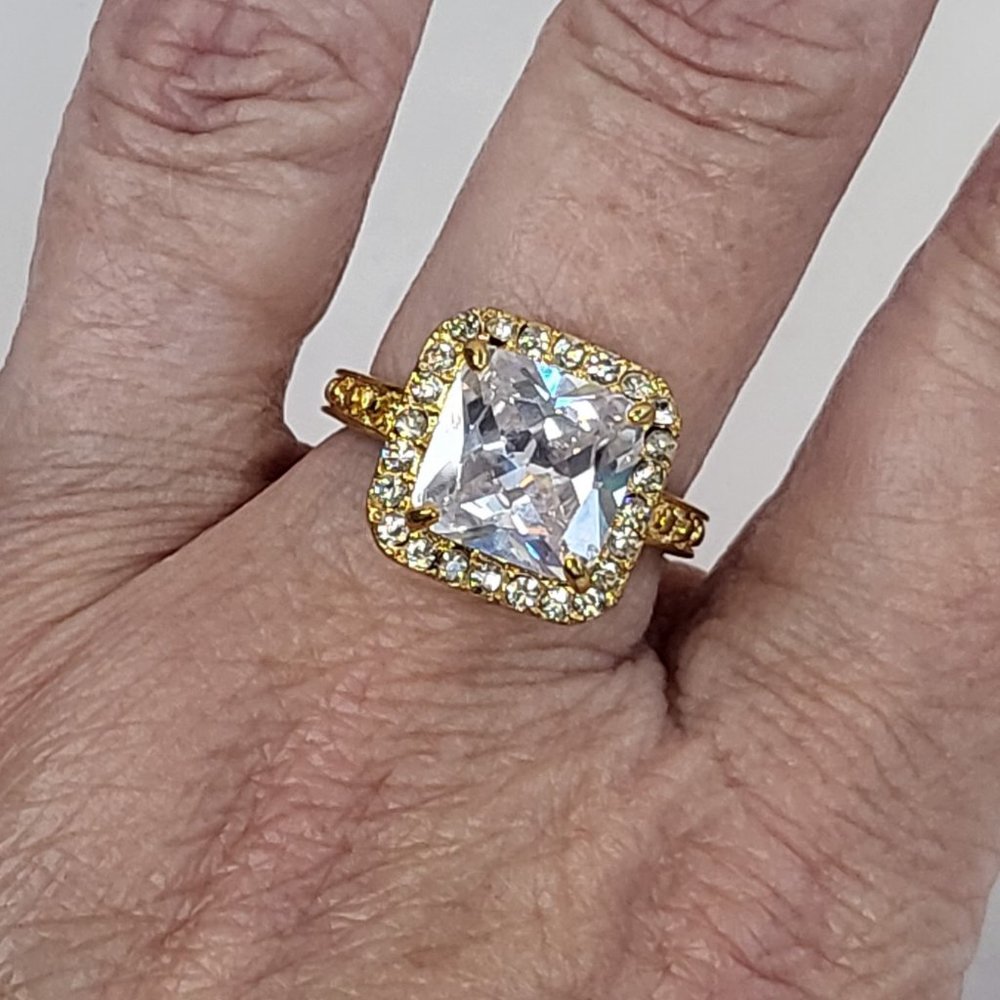 Gold tone and crystal cocktail ring one large crystal surrounded by smaller ones